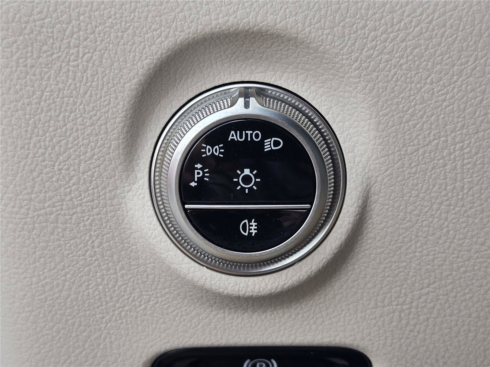 Used 2025 Mercedes-Benz C 300 Sedan image 20