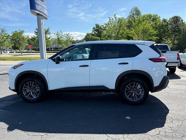 Used 2022 Nissan Rogue S AWD/4WD image 7