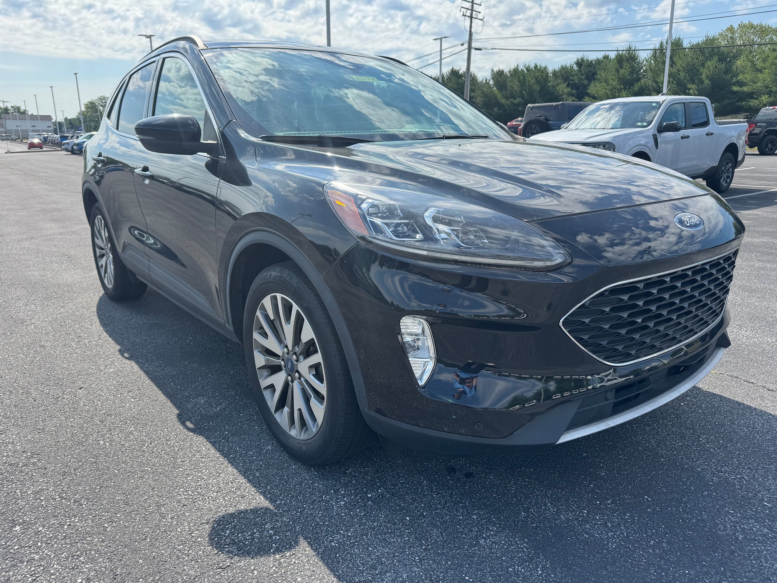 Certified 2020 Ford Escape Titanium w/ Titanium Premium Package 2.0 AWD/4WD image 8