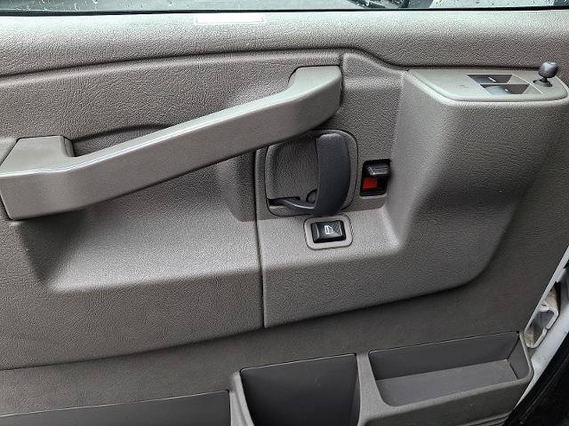 Used 2021 GMC Savana 3500 Extended w/ Power Convenience Package RWD image 11