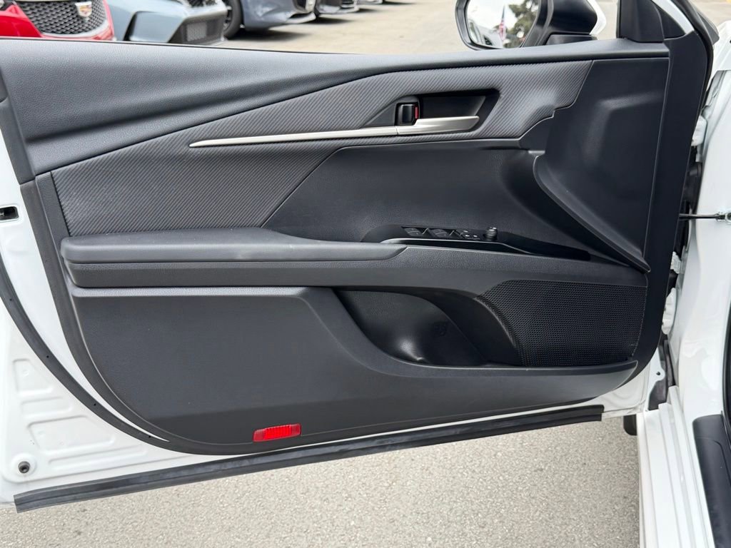 Used 2025 Toyota Camry SE w/ Convenience Package FWD image 18