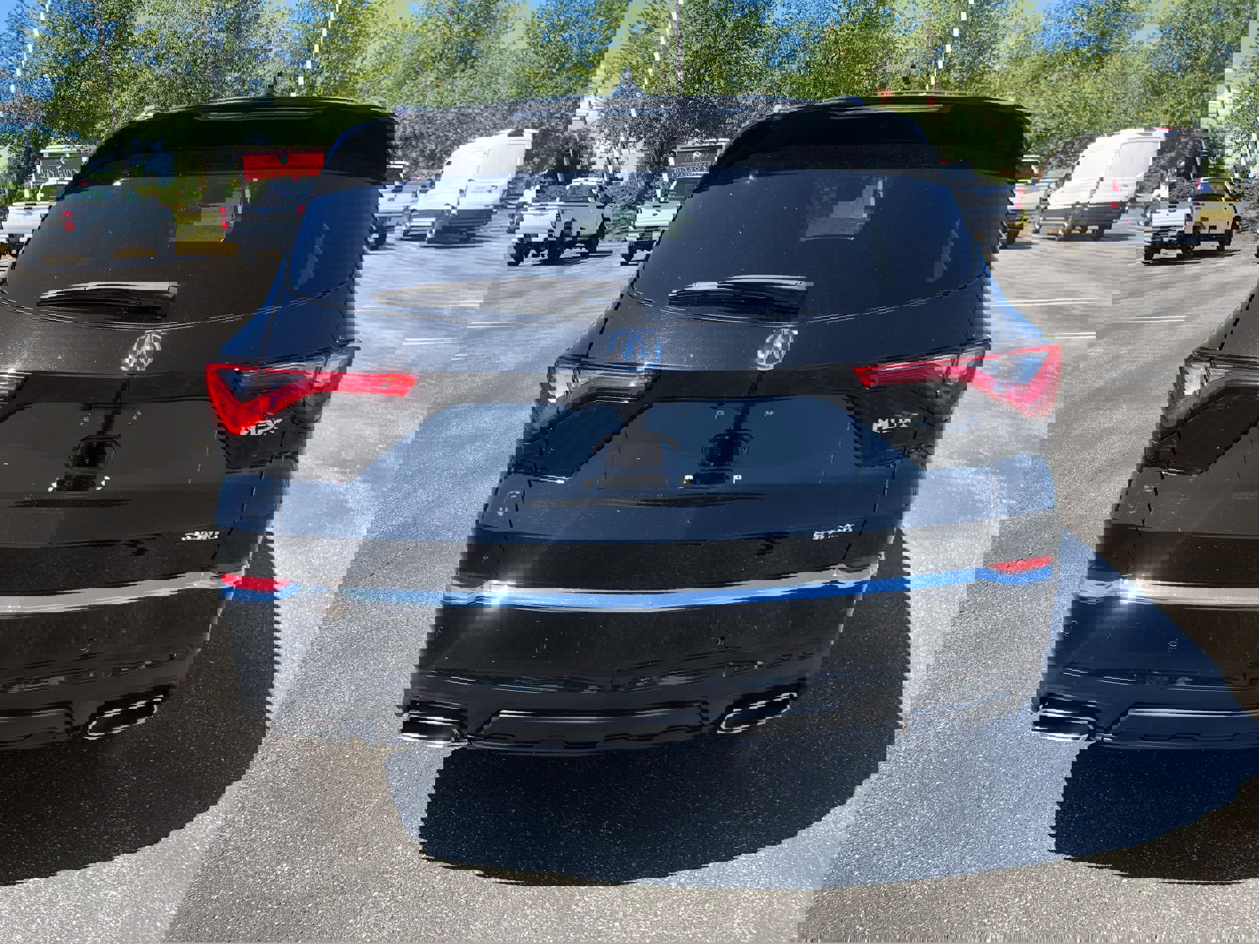 Used 2023 Acura MDX SH-AWD w/ Advance Package image 4