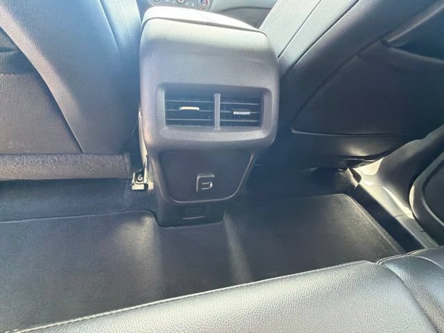 Used 2024 GMC Terrain SLT AWD/4WD image 13