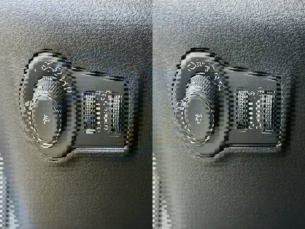 Used 2024 Jeep Compass Latitude image 27