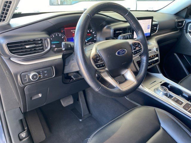 Certified 2021 Ford Explorer XLT w/ Equipment Group 202A image 9