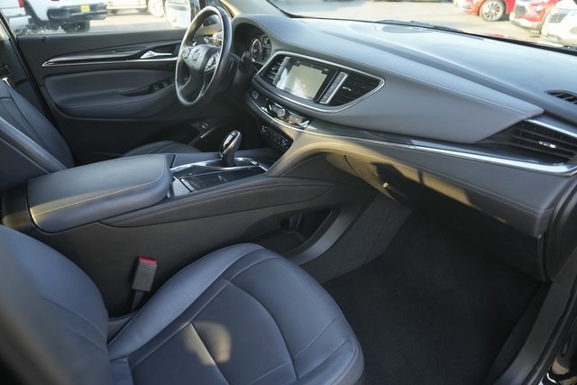 Used 2018 Buick Enclave Premium image 18