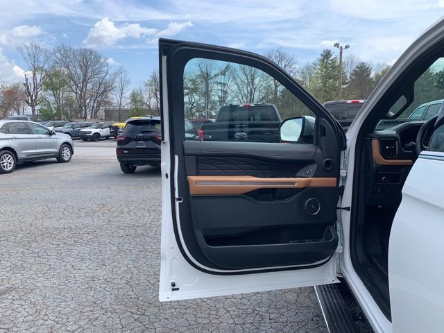 Certified 2024 Ford Expedition Platinum image 24