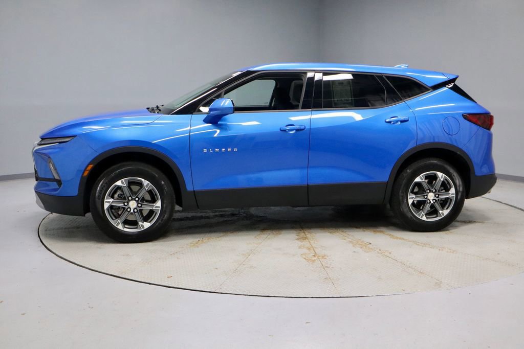 Used 2025 Chevrolet Blazer LT image 2