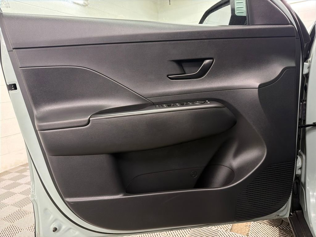 Used 2025 Hyundai Kona SEL image 16