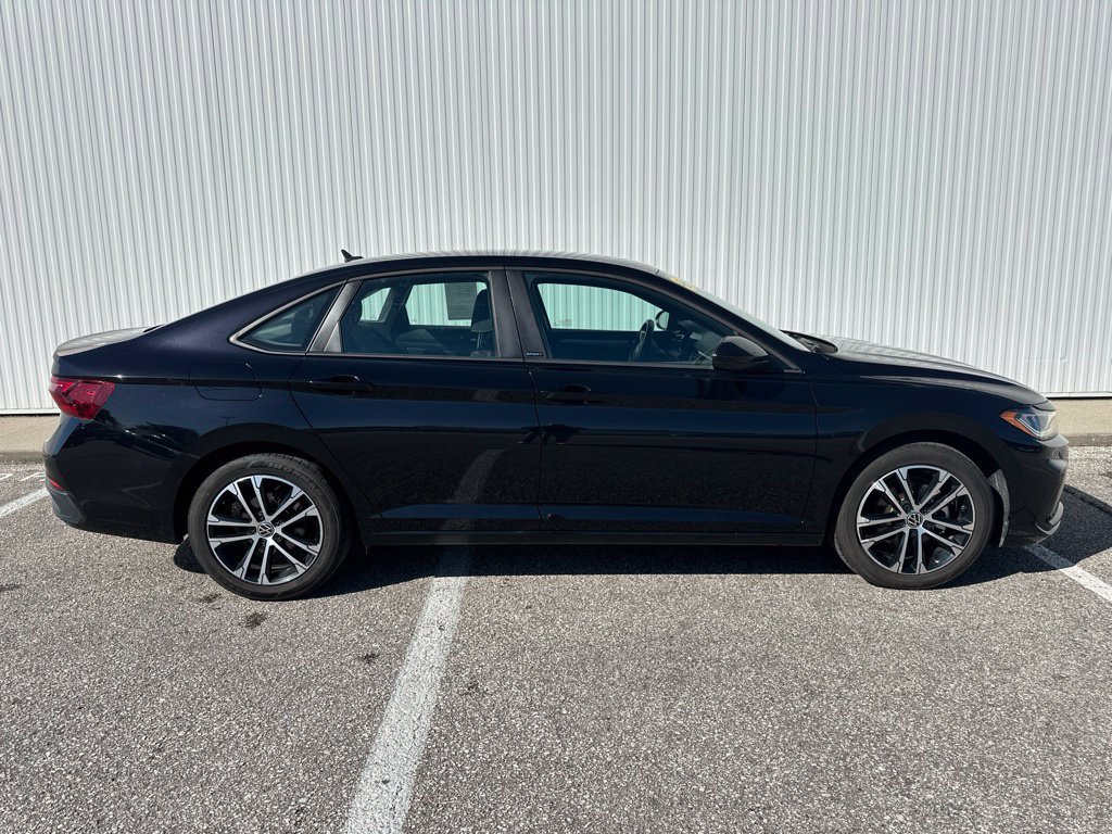 Used 2025 Volkswagen Jetta Sport FWD image 9