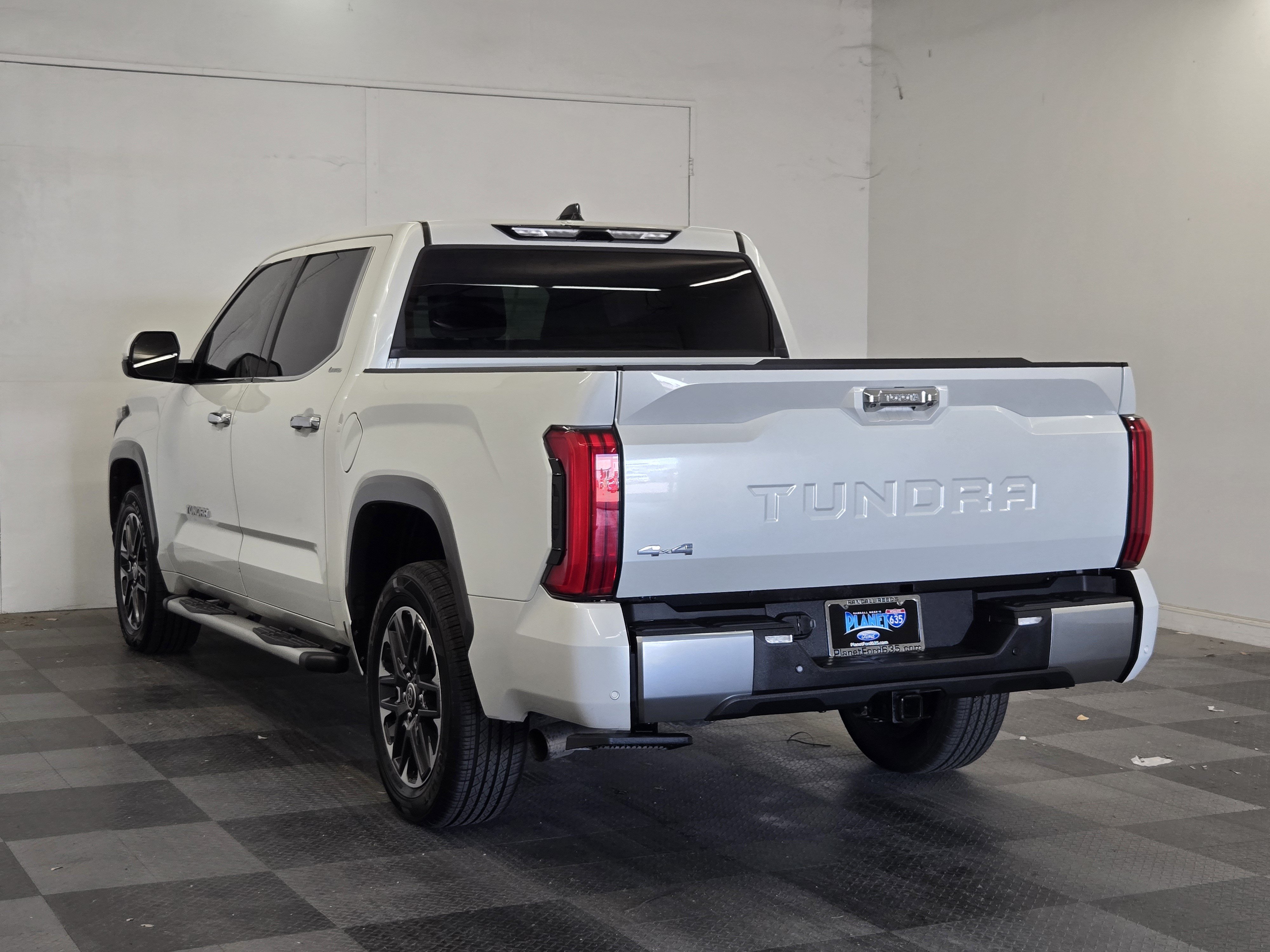 Used 2023 Toyota Tundra Limited w/ Power Package AWD/4WD image 5