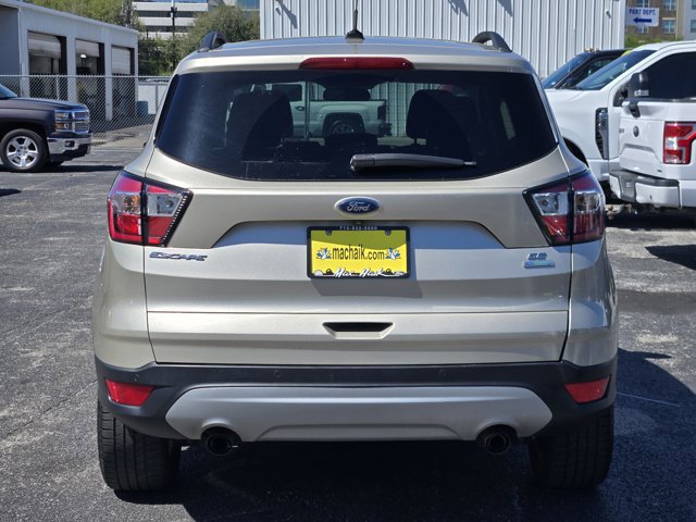 Certified 2017 Ford Escape SE w/ Equipment Group 201A image 3