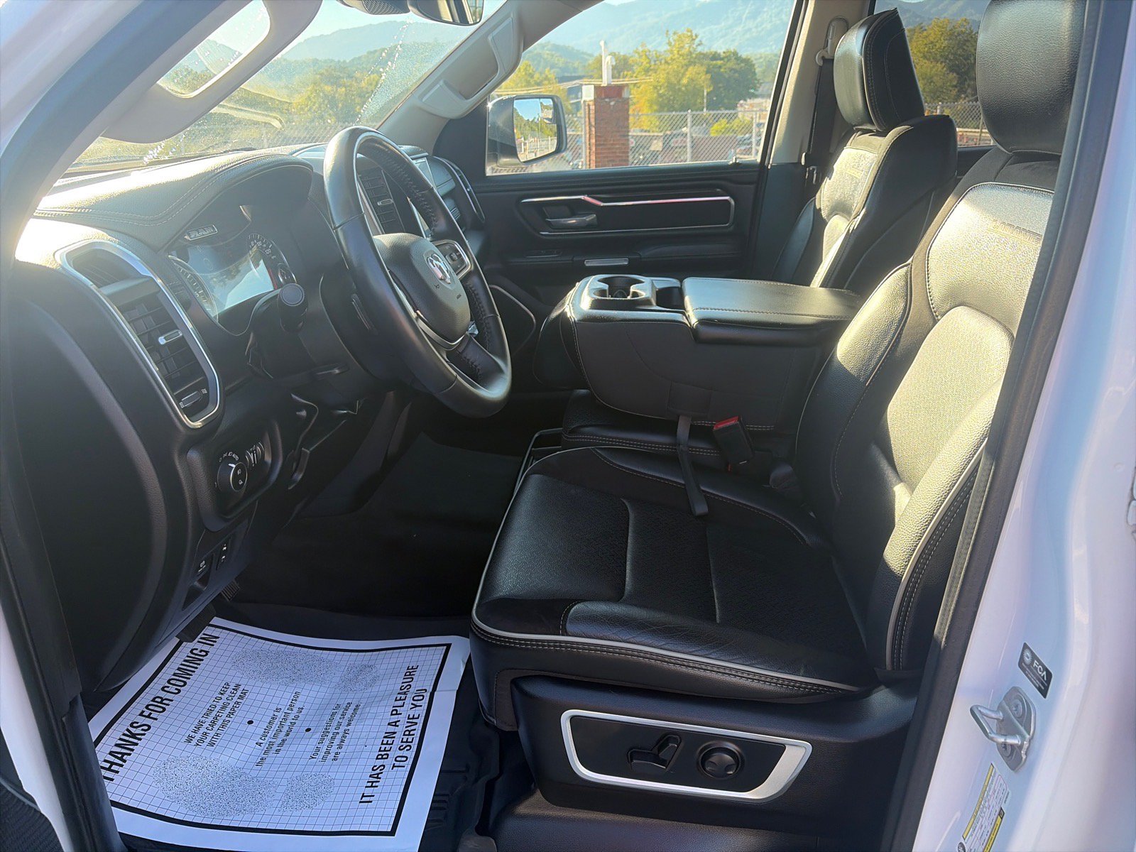 Used 2022 RAM 1500 Laramie AWD/4WD image 17