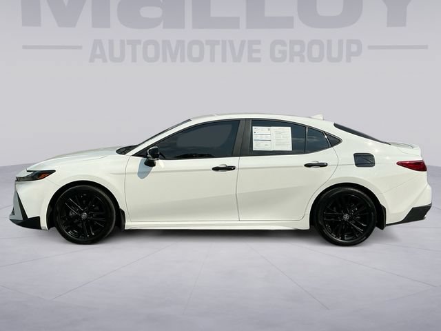 Used 2025 Toyota Camry SE w/ Convenience Package FWD image 2