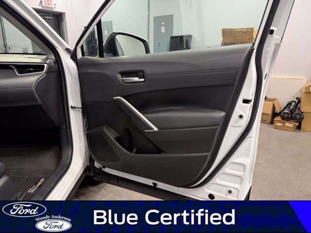 Used 2022 Toyota Corolla Cross XLE w/ Convenience Package FWD image 27