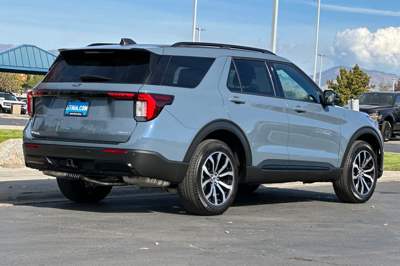 Certified 2025 Ford Explorer ST-Line AWD/4WD image 2