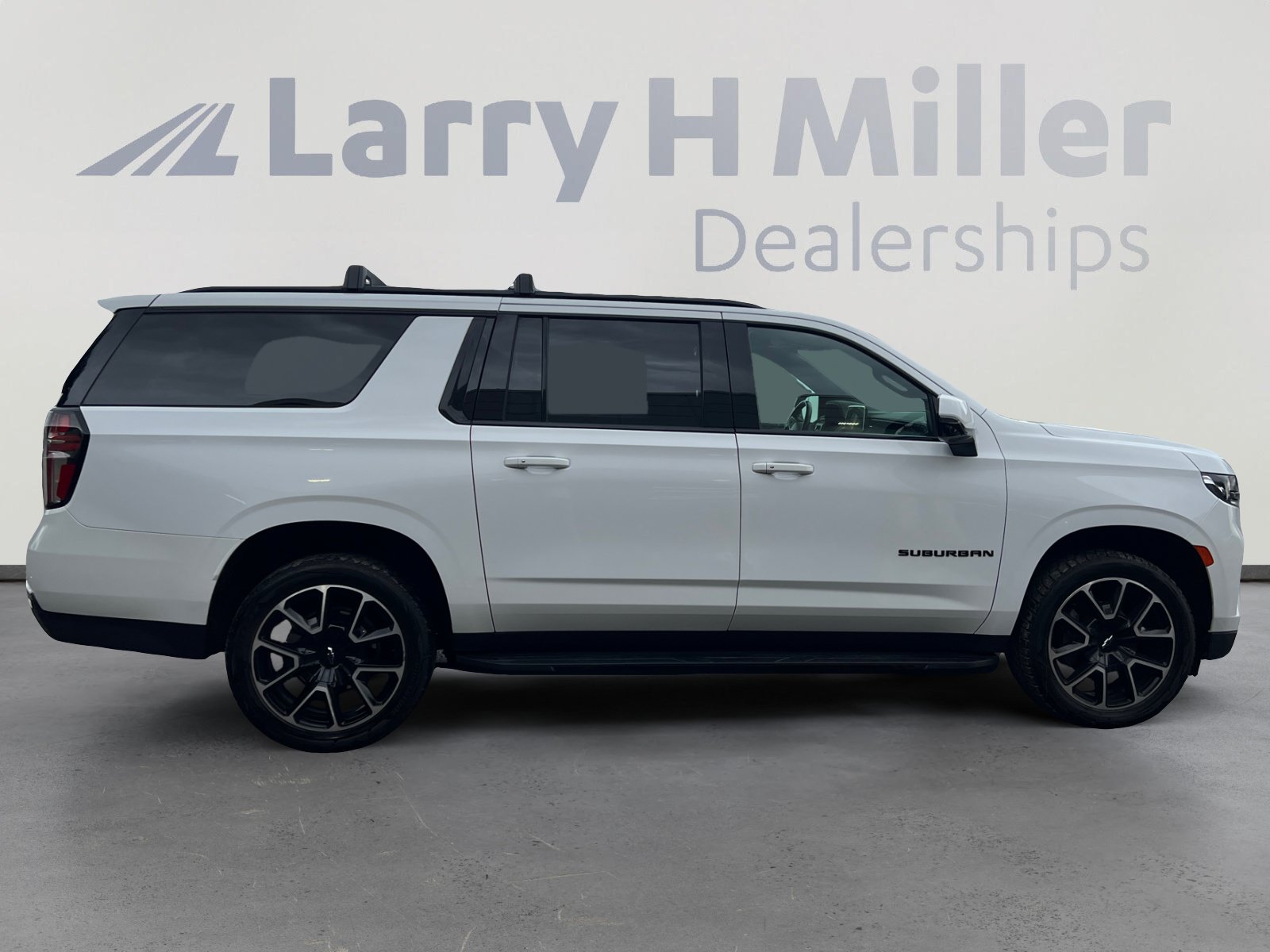Used 2021 Chevrolet Suburban RST w/ Luxury Package AWD/4WD image 6