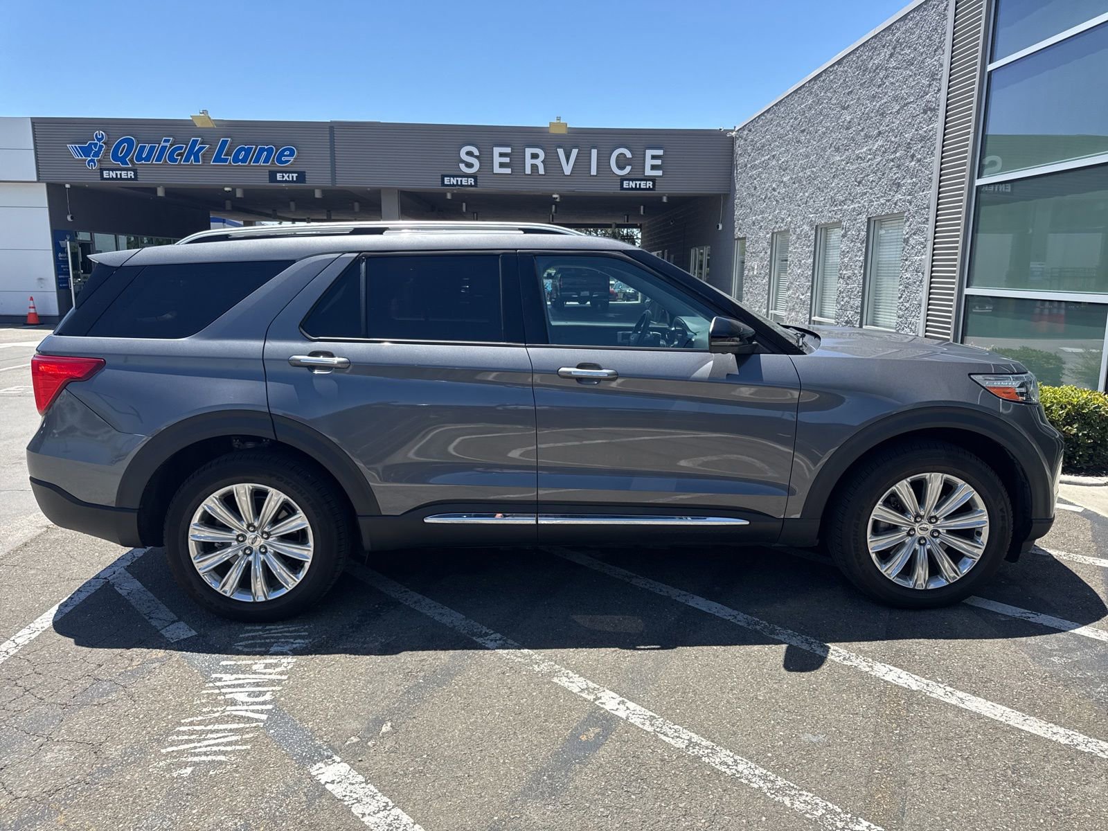Certified 2021 Ford Explorer Limited w/ Hybrid Equipment Group 310A AWD/4WD image 6