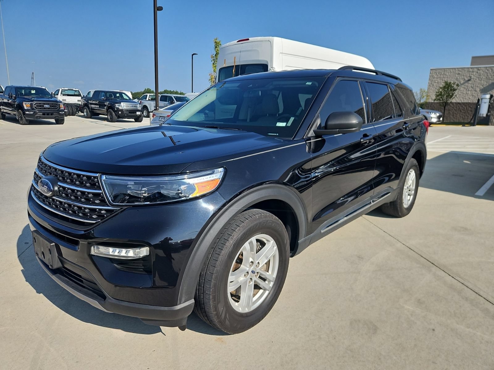 Certified 2022 Ford Explorer XLT w/ Equipment Group 202A AWD/4WD image 2