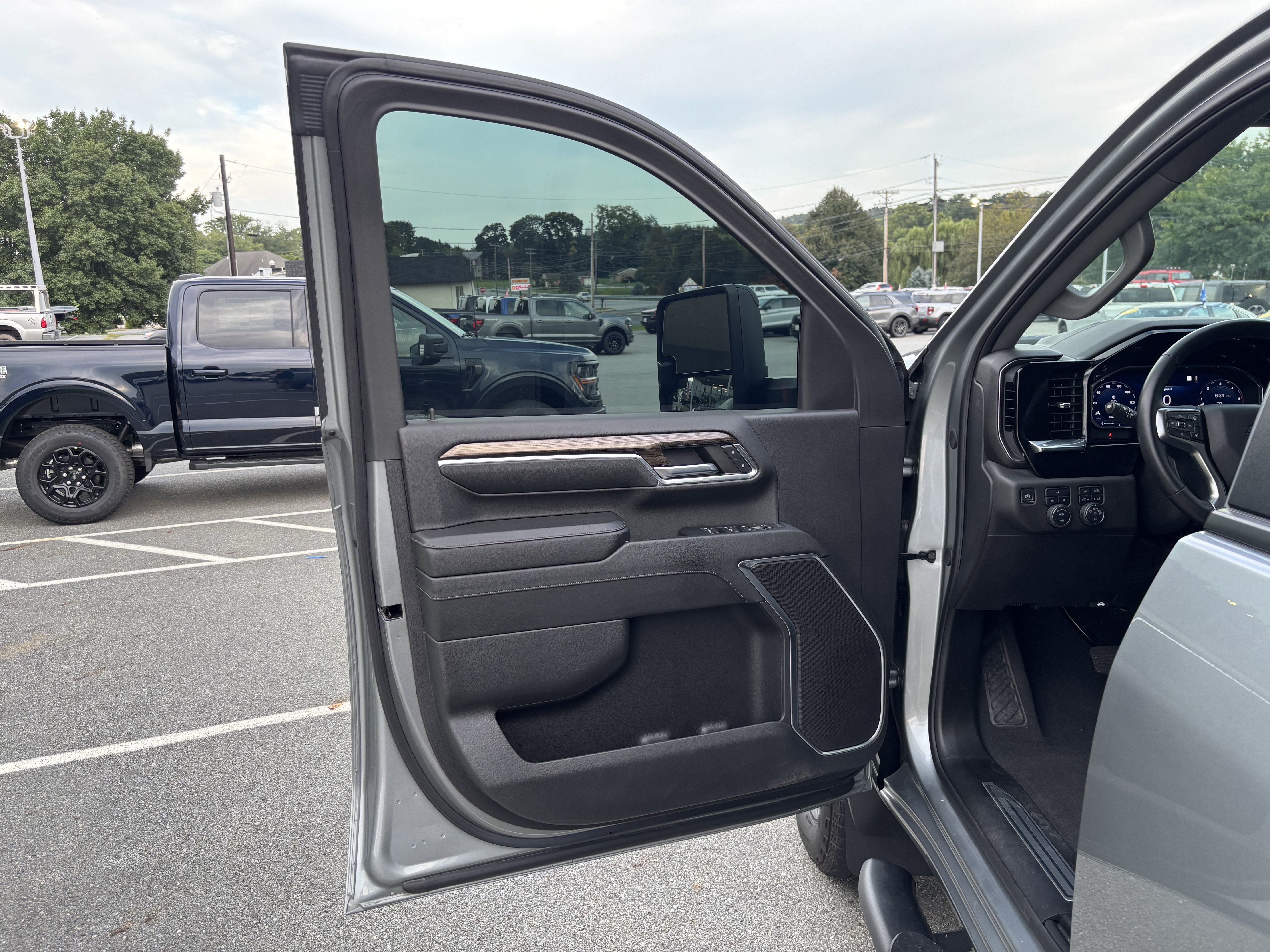 Used 2024 Chevrolet Silverado 2500 LT w/ All Star Edition AWD/4WD image 9