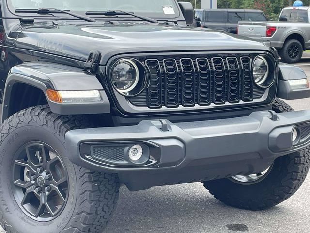 Used 2024 Jeep Gladiator Sport AWD/4WD image 2