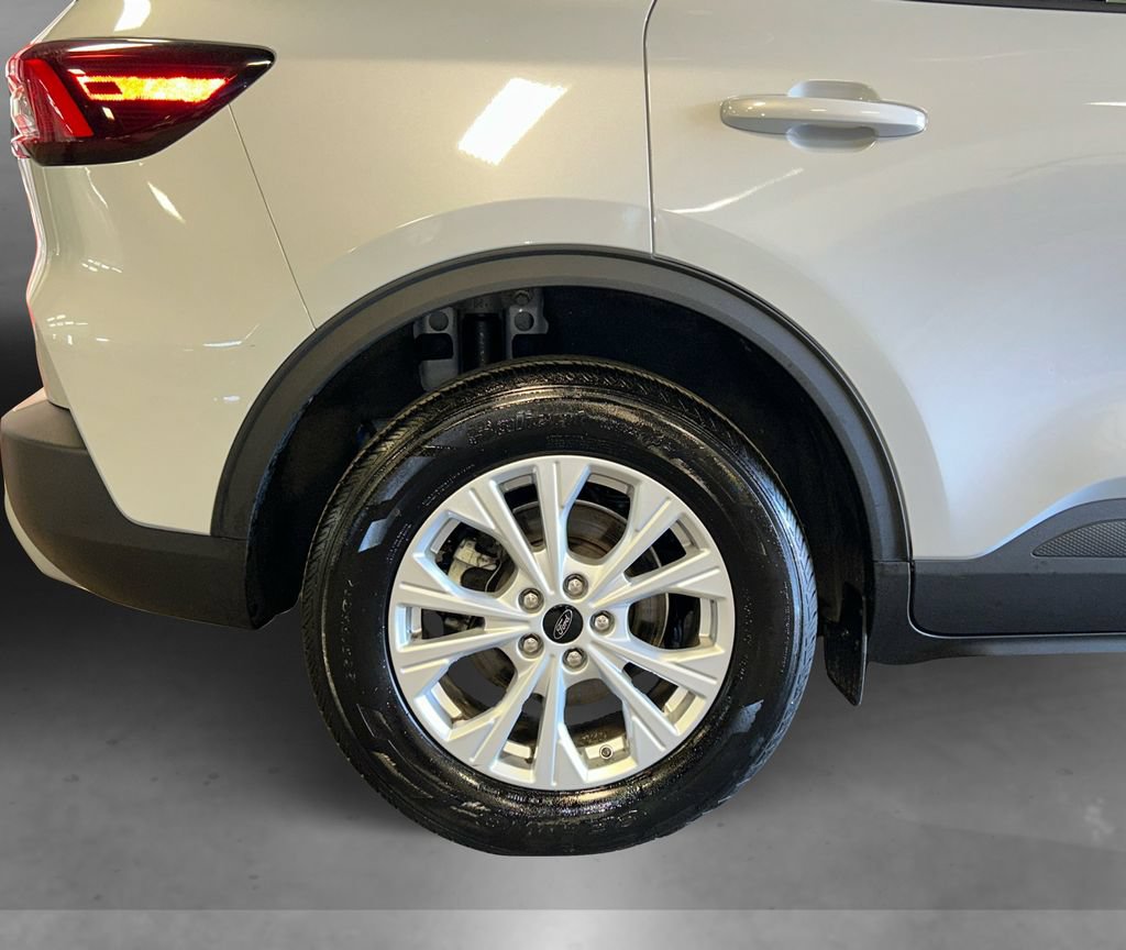 Certified 2025 Ford Escape Active AWD/4WD image 17