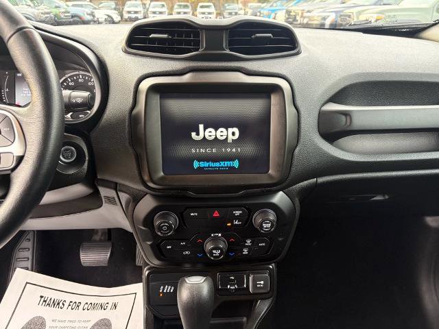 Used 2023 Jeep Renegade Latitude w/ Premium Group image 16