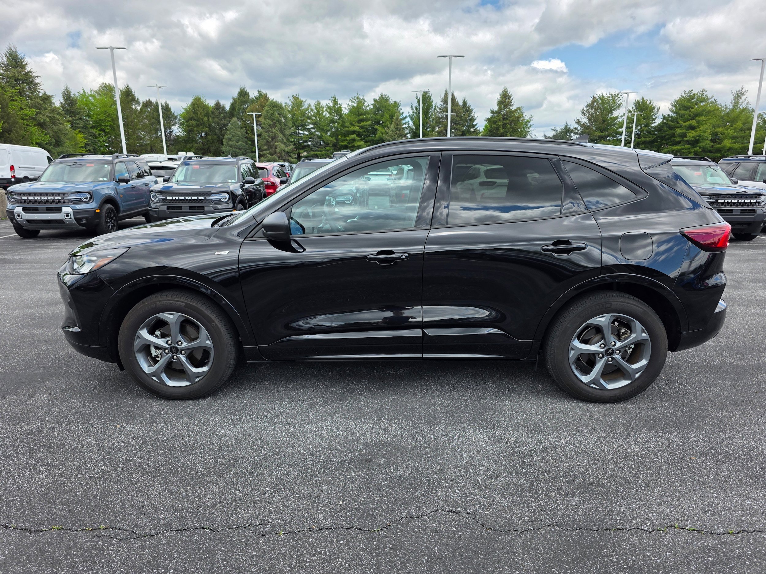 Certified 2023 Ford Escape ST-Line w/ Tech Pack #1 AWD/4WD video 2
