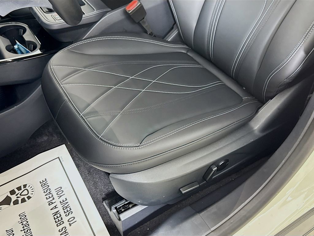 Certified 2025 Ford Mustang Mach-E Select w/ Comfort Package Lite image 22