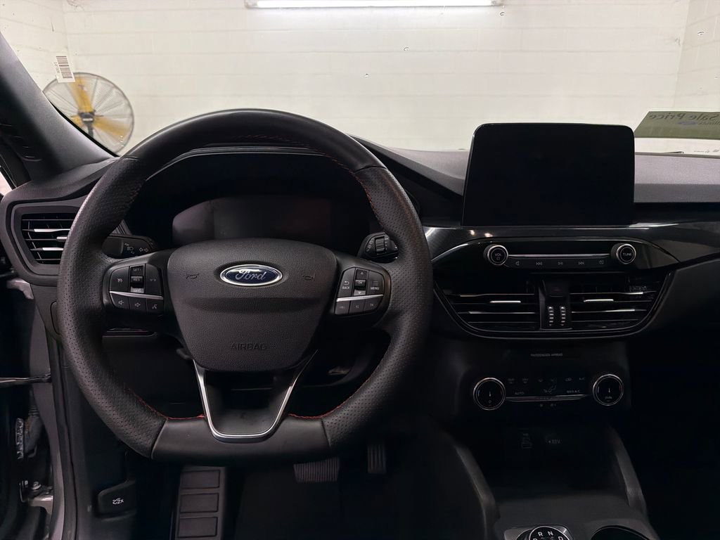 Certified 2025 Ford Escape ST-Line FWD image 9