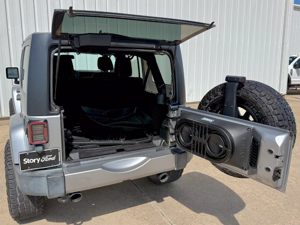 Used 2017 Jeep Wrangler Unlimited Sahara AWD/4WD image 16