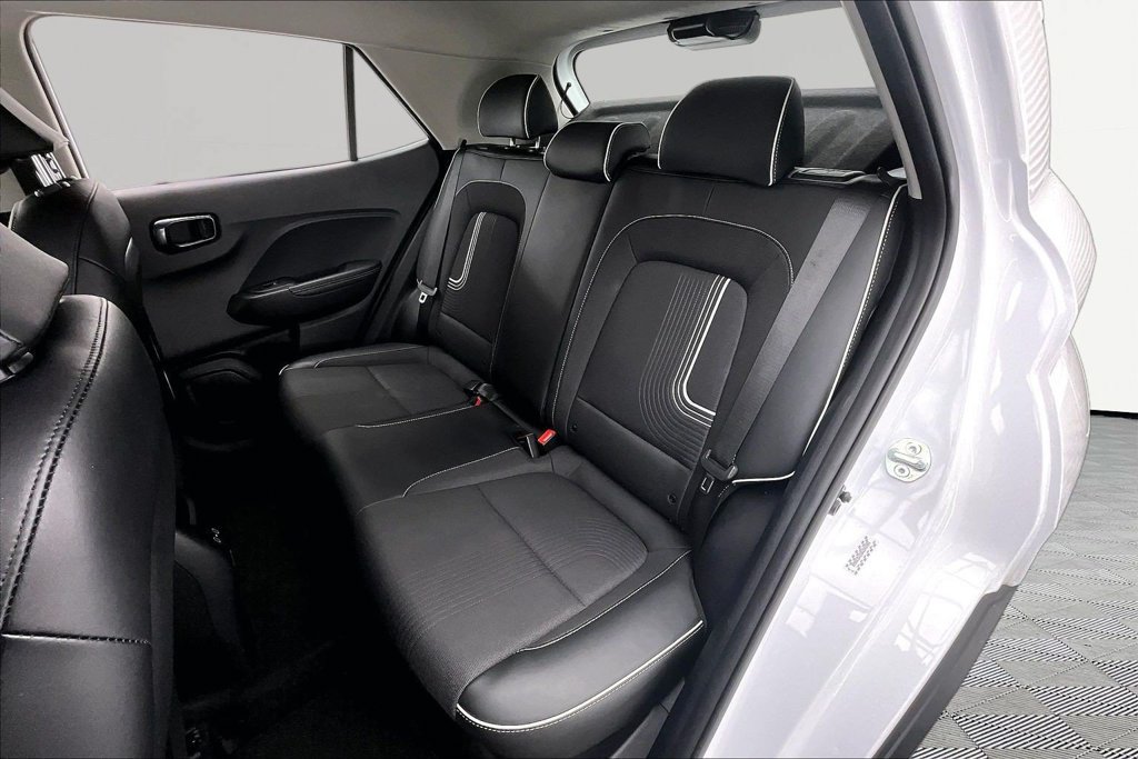 Used 2024 Hyundai Venue Limited FWD image 26