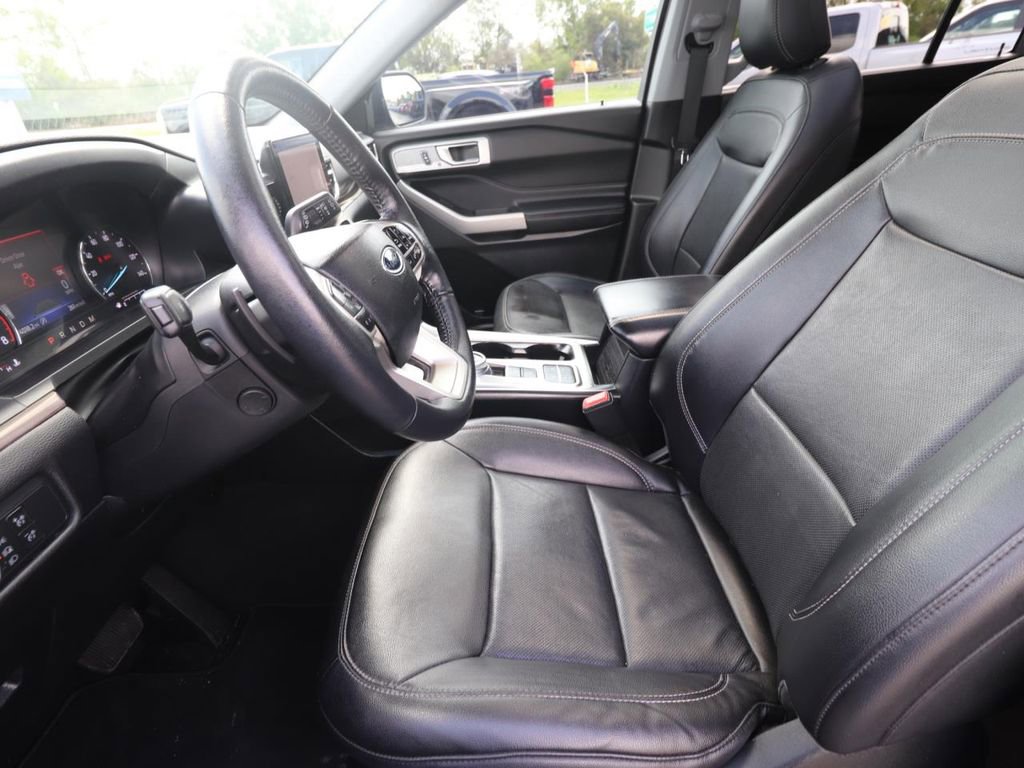 Certified 2021 Ford Explorer Limited w/ Equipment Group 301A image 2