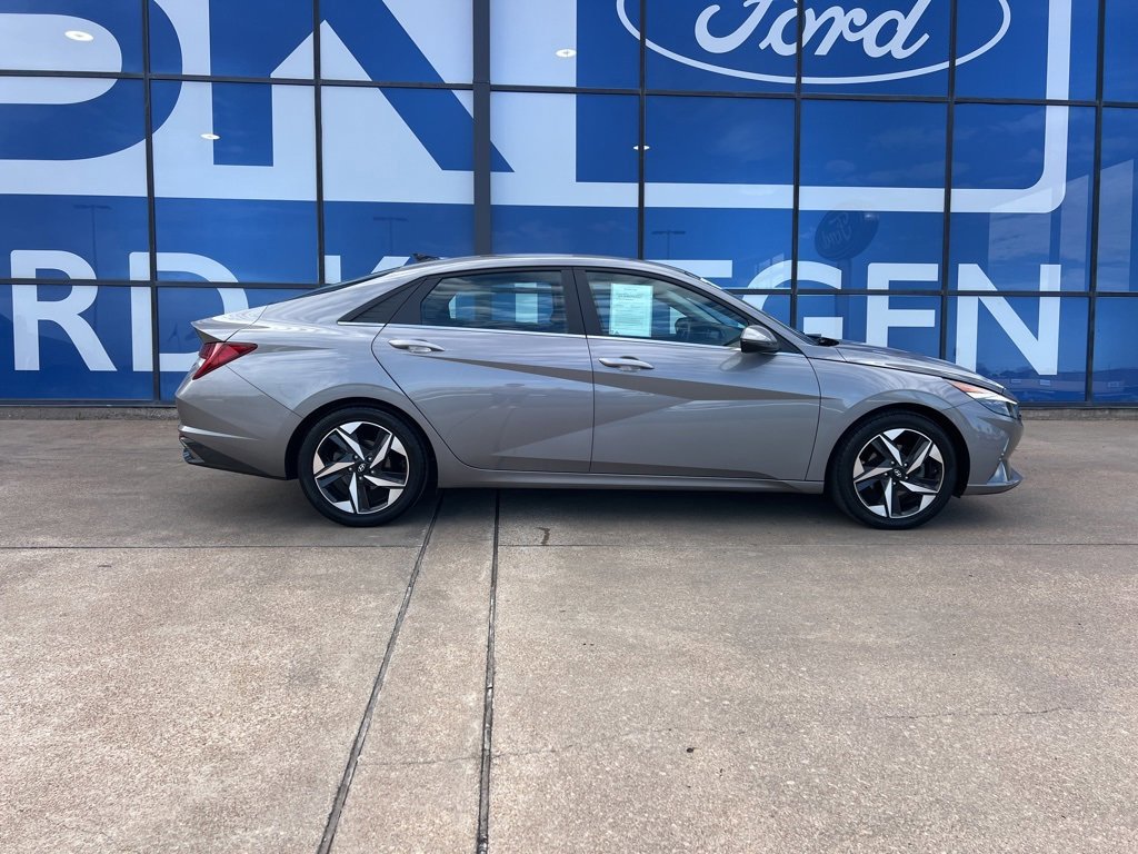 Used 2023 Hyundai Elantra Limited image 5