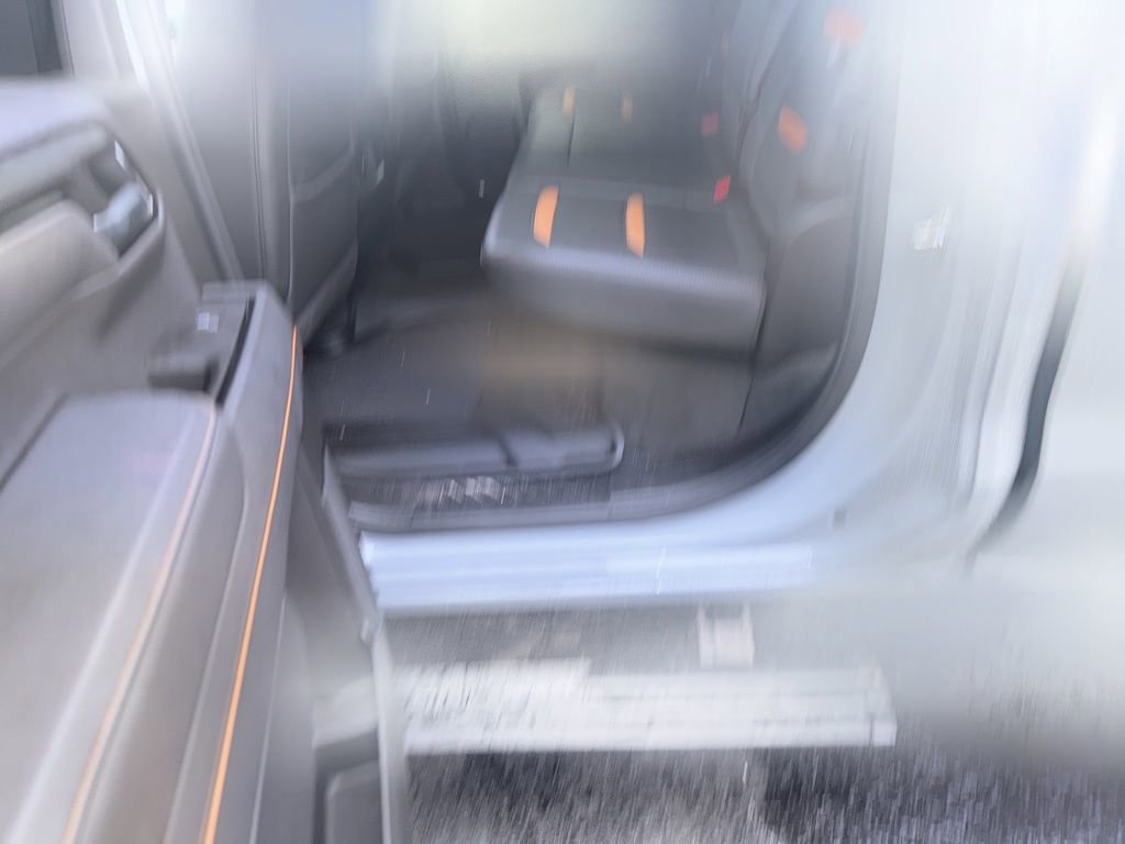 Used 2025 GMC Sierra 1500 AT4 w/ Technology Package image 8