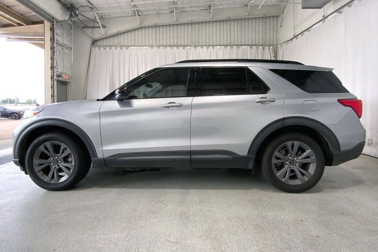 Certified 2022 Ford Explorer XLT w/ Equipment Group 202A RWD image 26