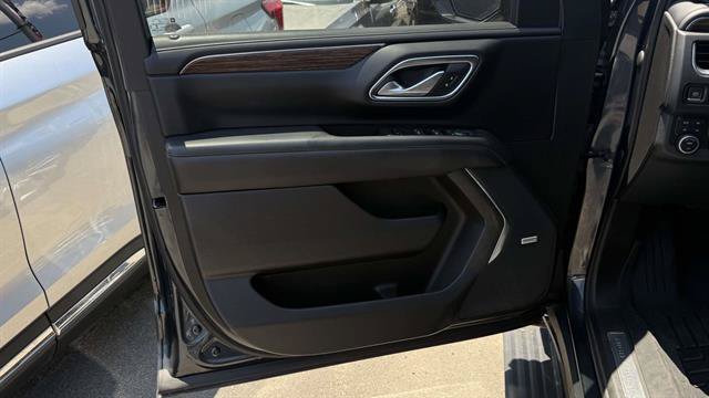 Used 2022 Chevrolet Suburban High Country AWD/4WD image 39