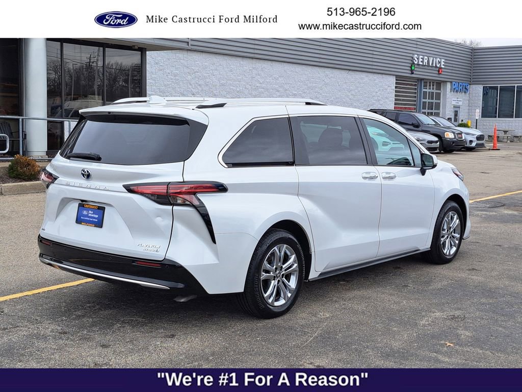 Used 2024 Toyota Sienna Platinum image 4