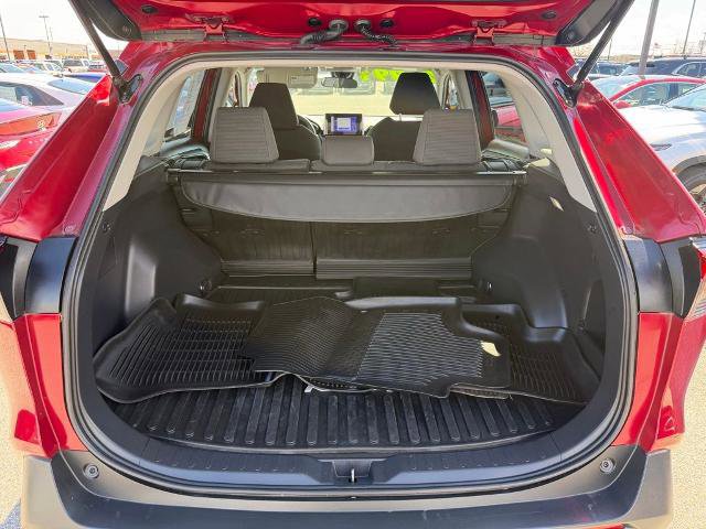 Used 2023 Toyota RAV4 LE AWD/4WD image 18