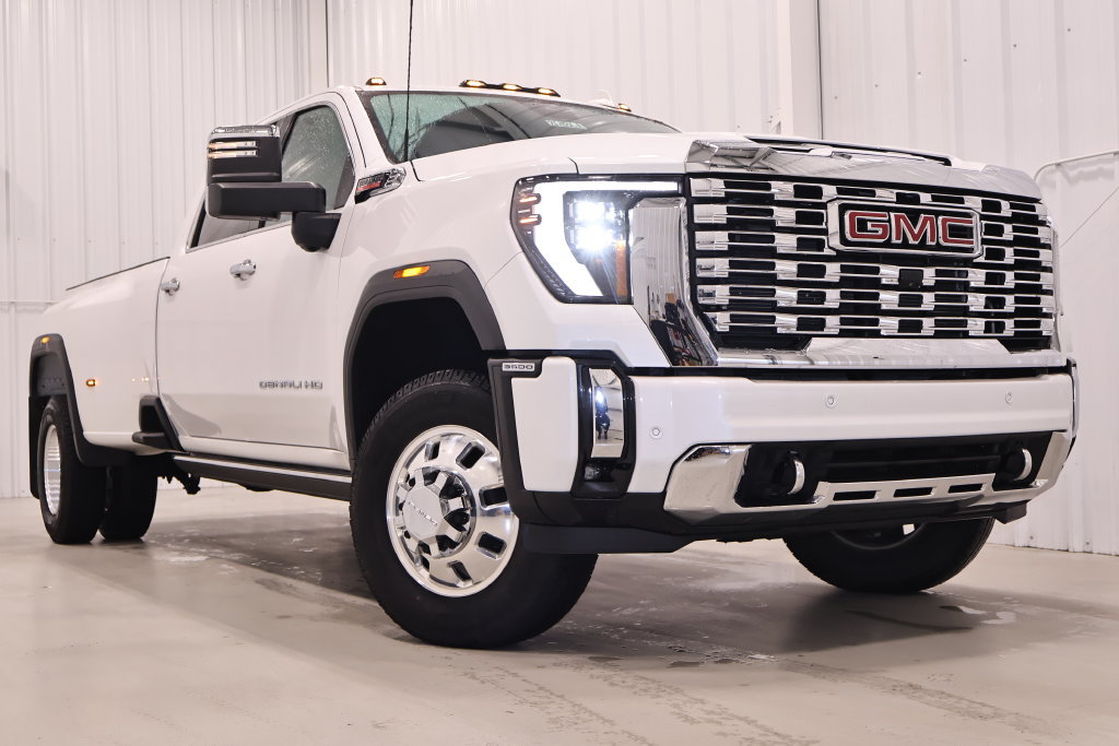 Used 2024 GMC Sierra 3500 Denali w/ Denali Reserve Package AWD/4WD image 46