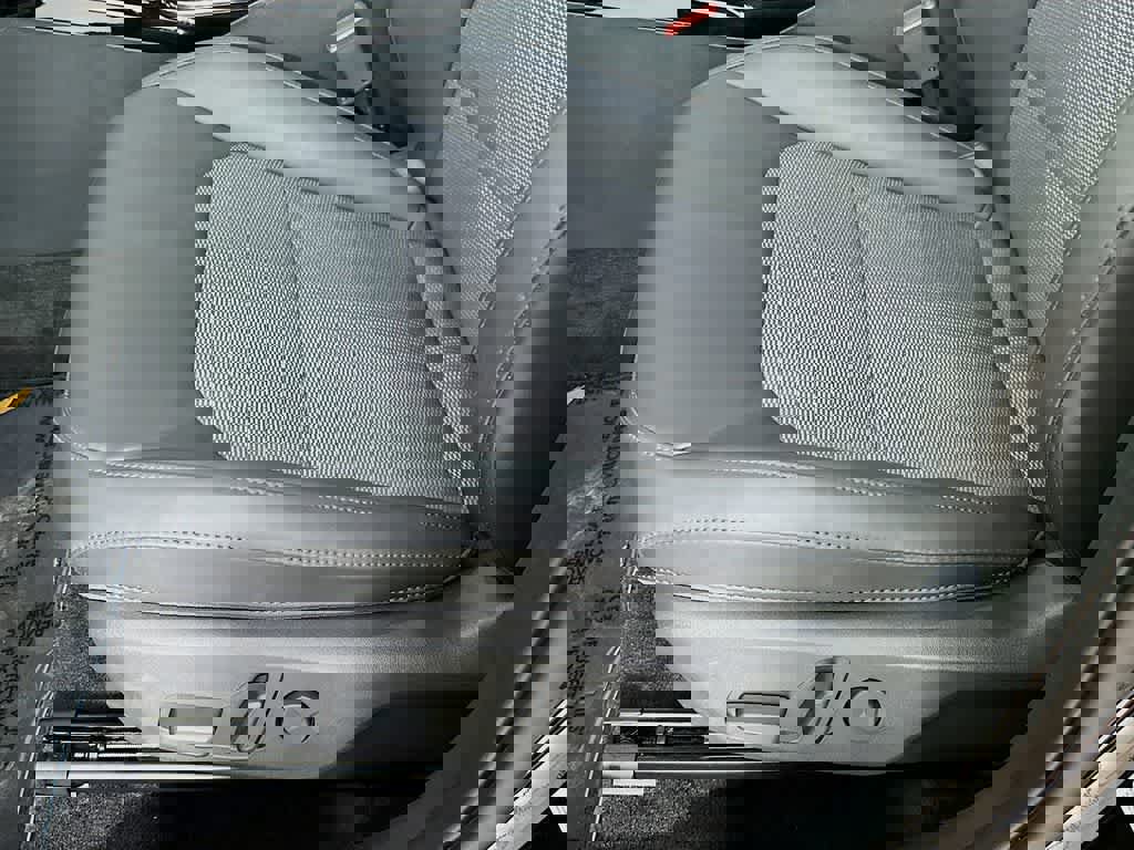 Used 2024 Kia Niro EX Touring image 30