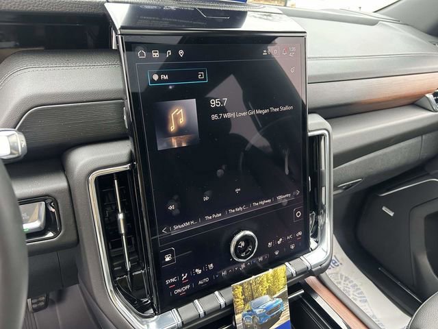 Used 2026 GMC Yukon XL Denali w/ Sun & Power Step Package image 25