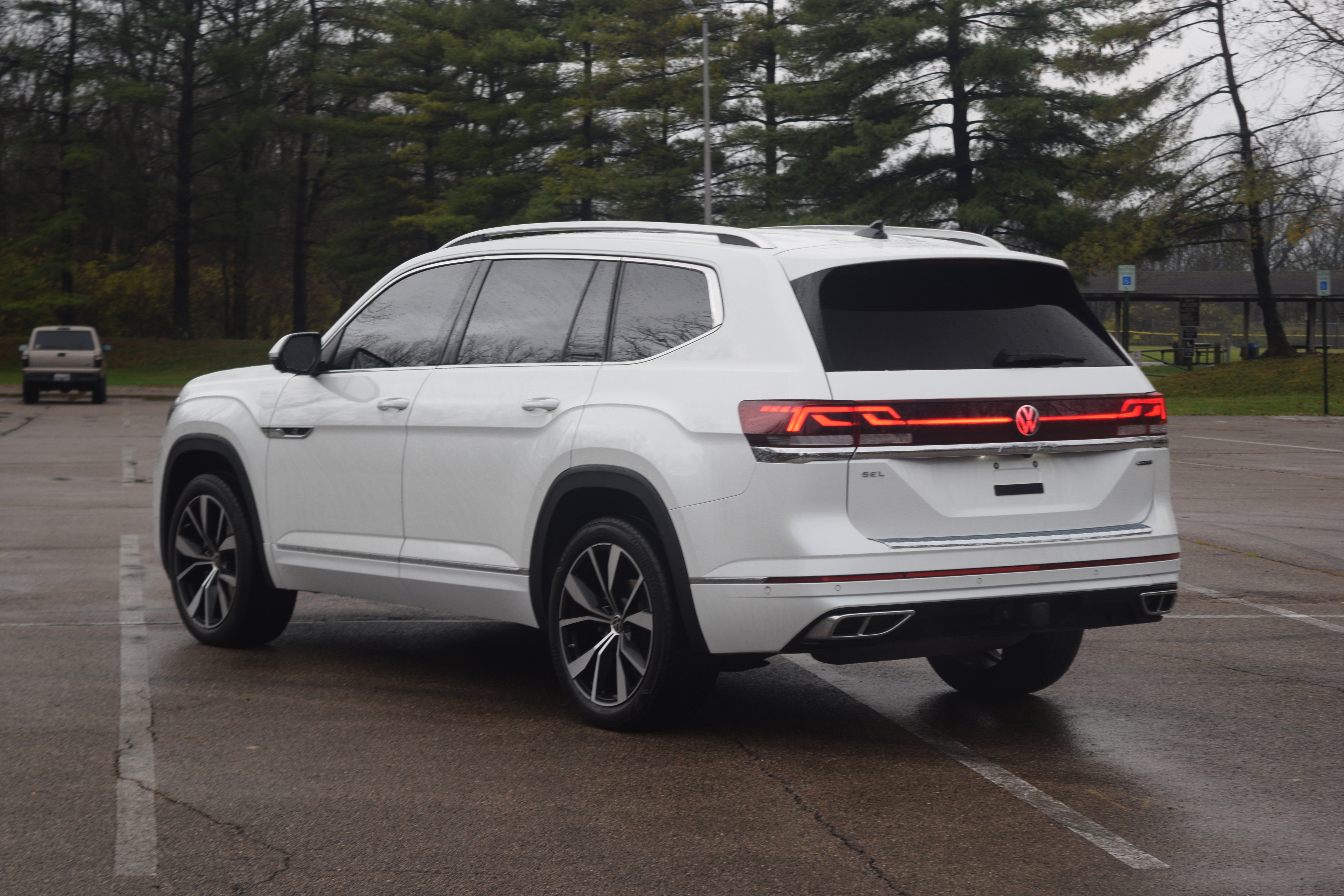 Used 2024 Volkswagen Atlas SEL Premium R-Line image 27