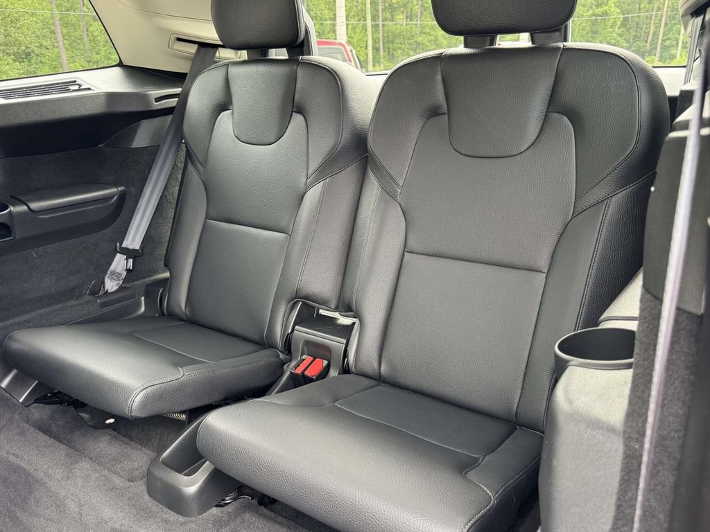 Used 2022 Volvo XC90 T6 Momentum w/ Advanced Package AWD/4WD image 17