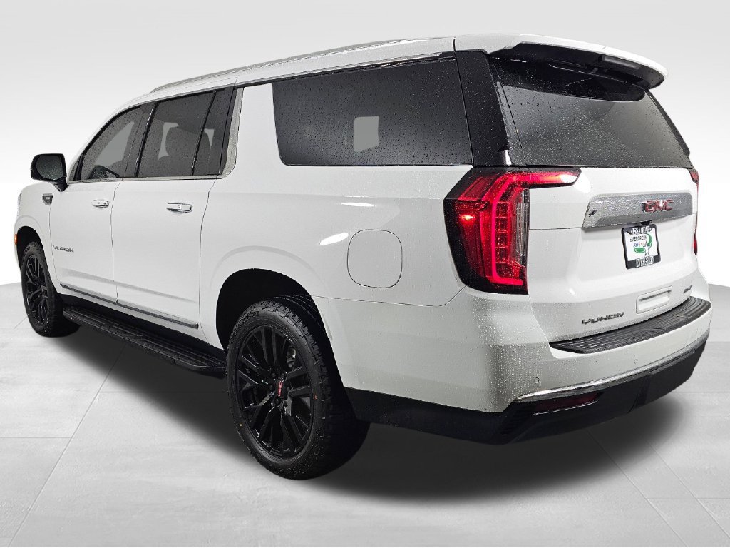 Used 2024 GMC Yukon XL SLT w/ SLT Luxury Package AWD/4WD image 5
