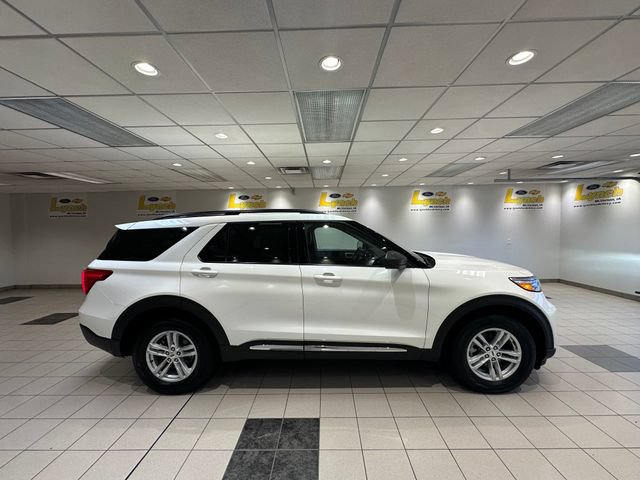 Certified 2024 Ford Explorer XLT w/ Equipment Group 202A AWD/4WD image 3