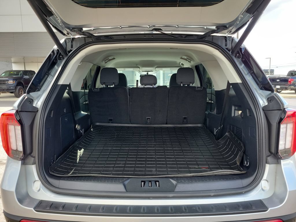 Certified 2025 Ford Explorer Active RWD image 10