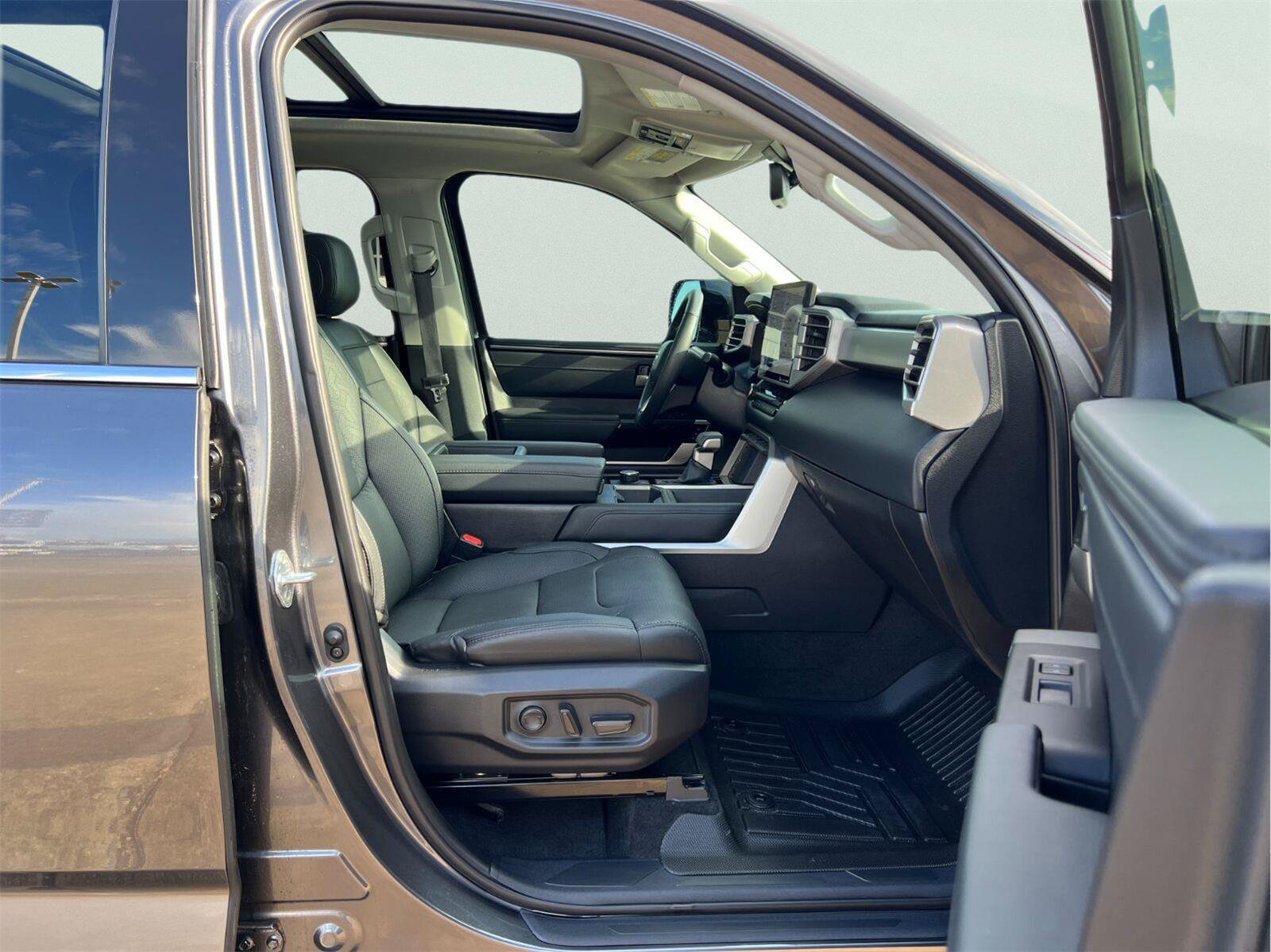 Used 2023 Toyota Tundra Limited w/ Power Package RWD image 27