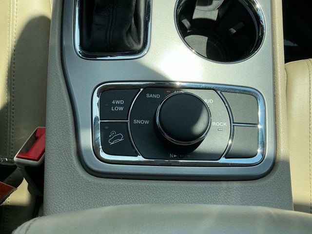 Used 2021 Jeep Grand Cherokee Limited AWD/4WD image 24