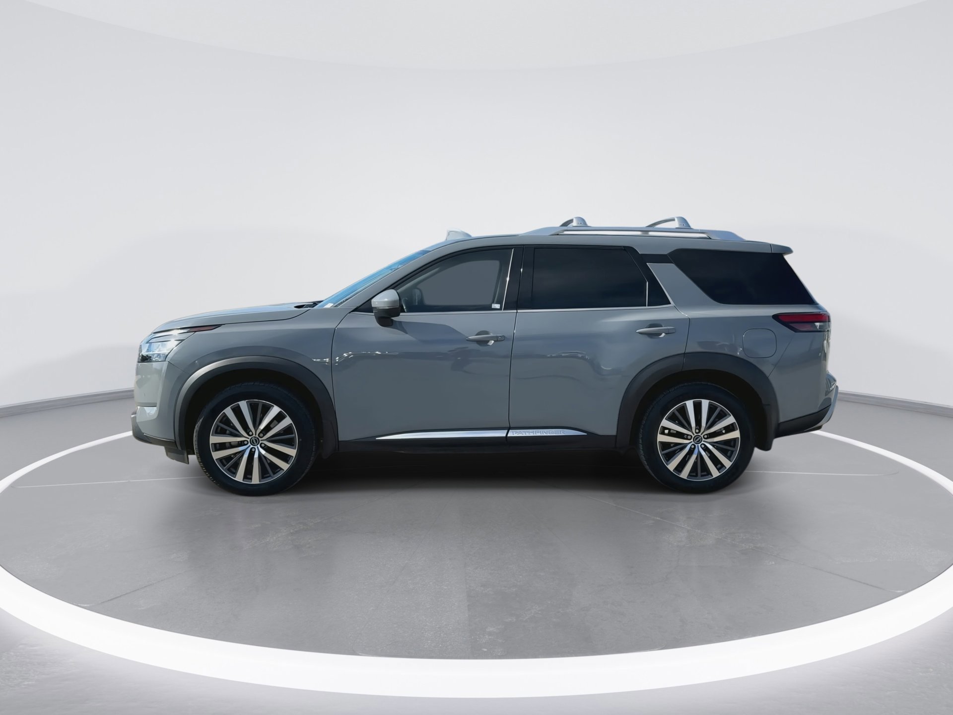Used 2022 Nissan Pathfinder Platinum w/ Cargo Package image 8